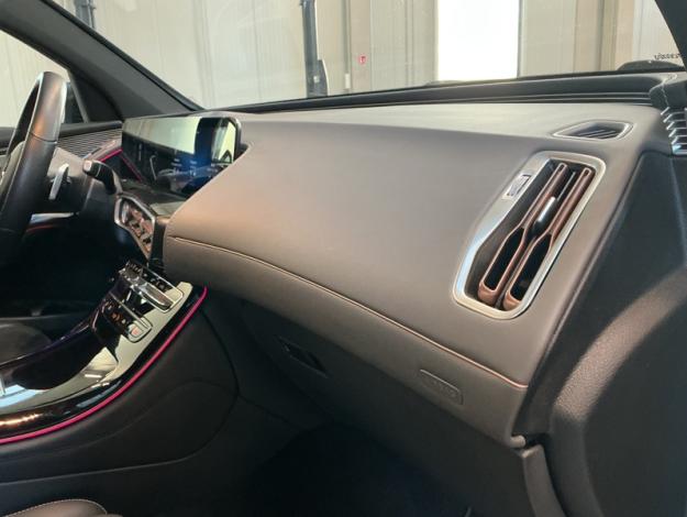 MERCEDES-BENZ EQC 400 4MATIC AMG Line Toit Ouvrant Attelage  