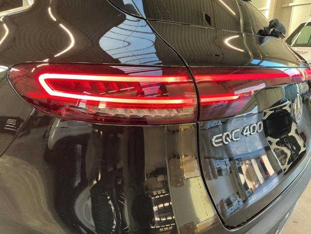 MERCEDES-BENZ EQC 400 4MATIC AMG Line Toit Ouvrant Attelage  
