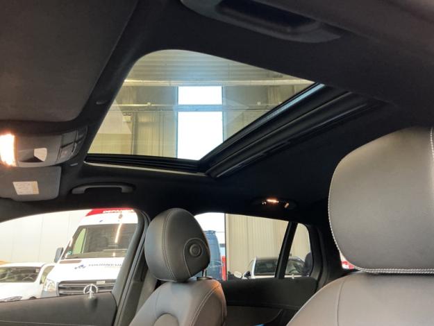MERCEDES-BENZ EQC 400 4MATIC AMG Line Toit Ouvrant Attelage  