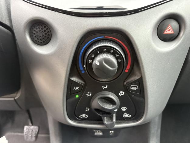 TOYOTA Aygo 1.0 VVT-I X-PLAY  1.0 72 ch 