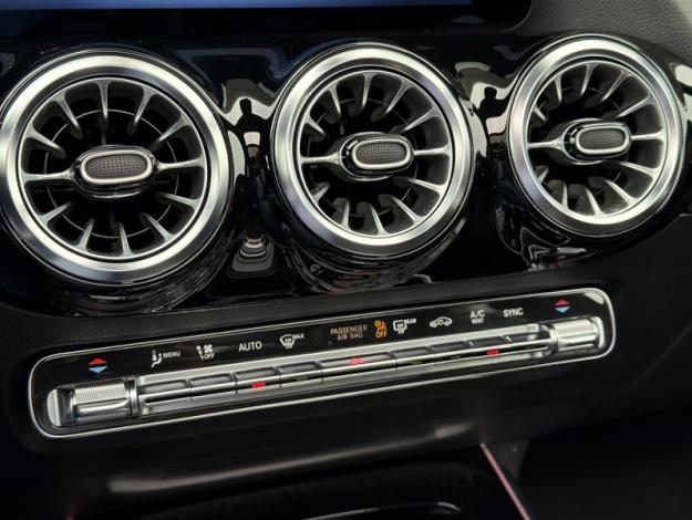 MERCEDES-BENZ GLA 200 d AMG Line  