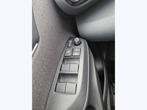 TOYOTA Yaris 1.5 HYBRID 116H DESIGN   