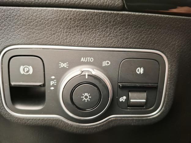 MERCEDES-BENZ GLA 200 d AMG Line  