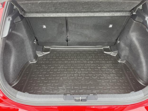 TOYOTA Corolla 140h Design   