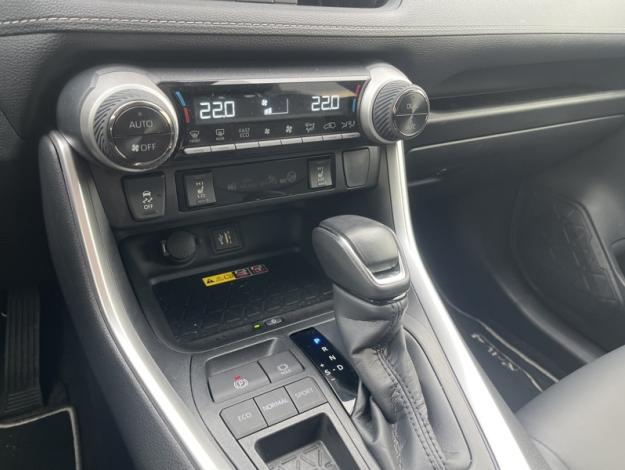 TOYOTA RAV4 218h lounge  