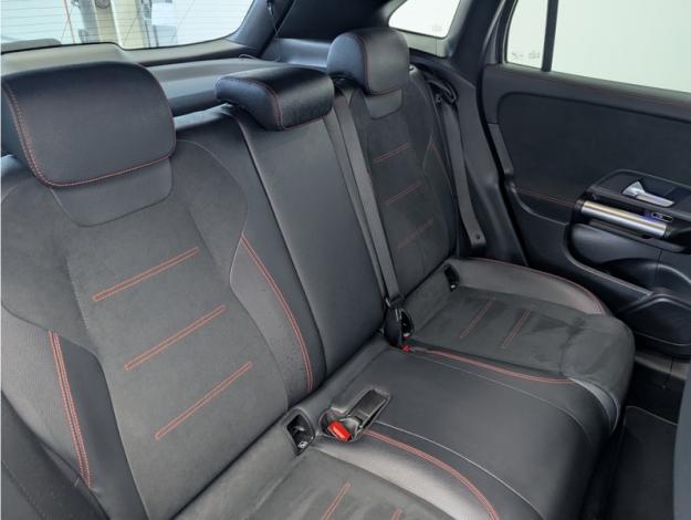 MERCEDES-BENZ GLA 200 d AMG Line  