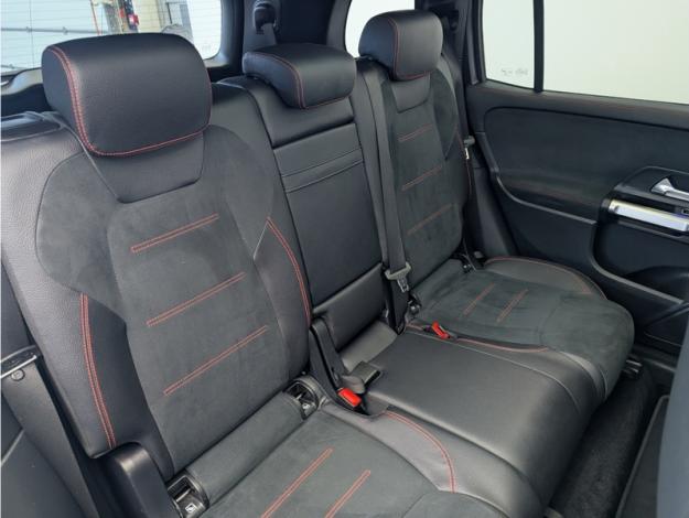 MERCEDES-BENZ GLB 200 d AMG Line  