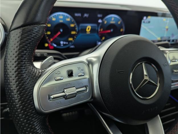 MERCEDES-BENZ GLB 200 d AMG Line  