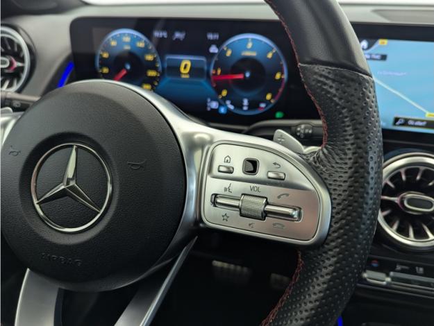 MERCEDES-BENZ GLB 200 d AMG Line  
