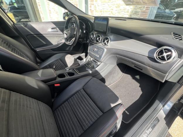 MERCEDES-BENZ GLA 200 Fascination  