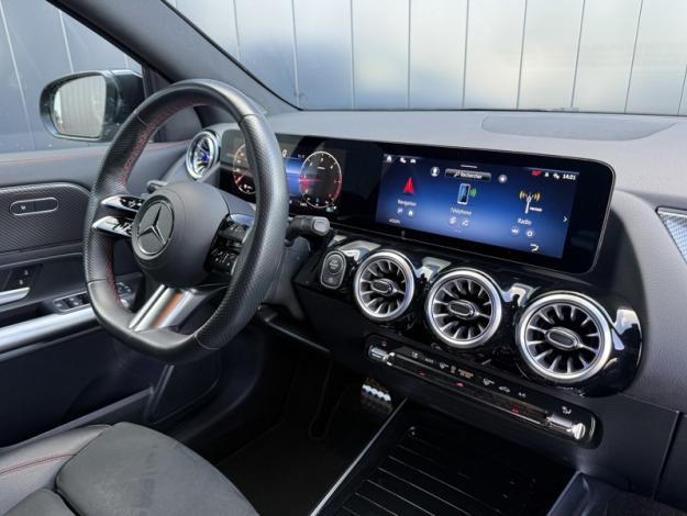 MERCEDES-BENZ GLA 200 d AMG Line  