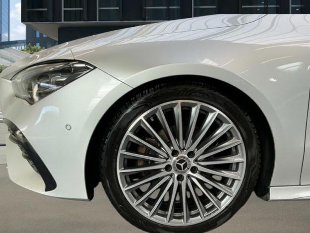 MERCEDES-BENZ CLA 180 d SB AMG Line Toit Pano  