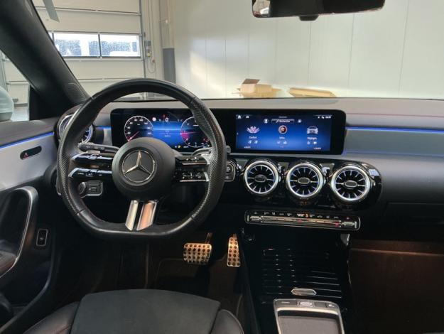 MERCEDES-BENZ CLA 180 d SB AMG Line Toit Pano  