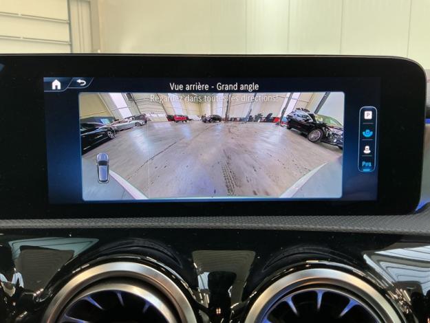 MERCEDES-BENZ CLA 180 d SB AMG Line Toit Pano  