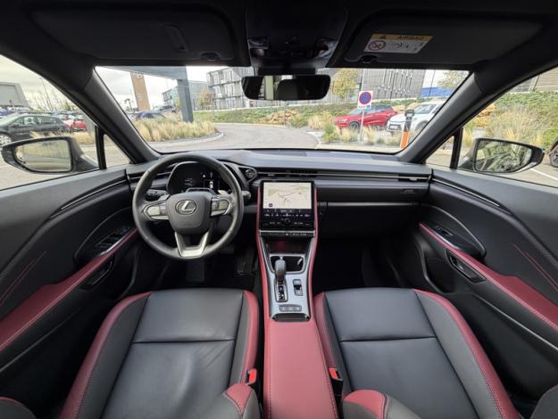 LEXUS LBX 1.5 136H 2WD VIBRANT EDITION AUTO  LBX HYBRIDE 2WD VIBRANT EDITION BI TON MY26