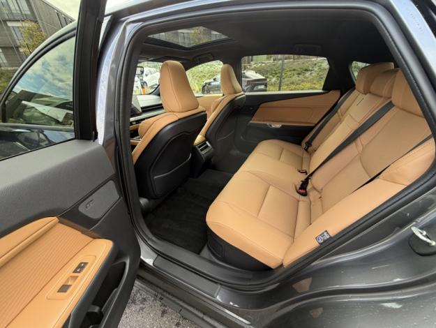 LEXUS ES 2.5 300H LUXE AUTO  ES 300H HYBRIDE 2WD LUXE PACK INNO NG26 VD