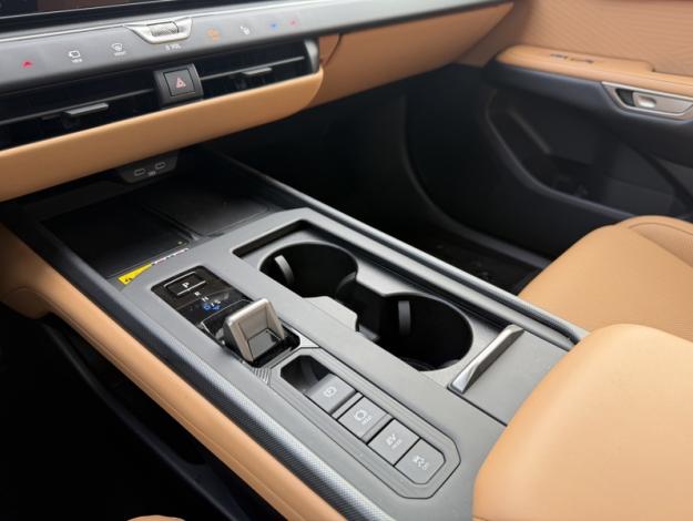 LEXUS ES 2.5 300H LUXE AUTO  ES 300H HYBRIDE 2WD LUXE PACK INNO NG26 VD