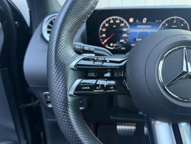 MERCEDES-BENZ GLA 200 d AMG Line  