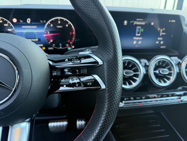 MERCEDES-BENZ GLA 200 d AMG Line  