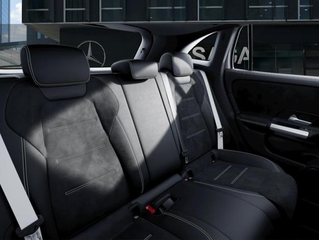 MERCEDES-BENZ GLA 180 "140 Years Edition"  GLA 180 Style Edition