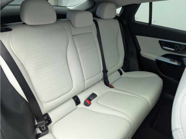 MERCEDES-BENZ GLC Coupé GLC 300 e Hybrid EQ 4MATIC Coupé AMG Line  GLC 300 e Hybrid EQ 4MATIC CoupÚ AMG Line