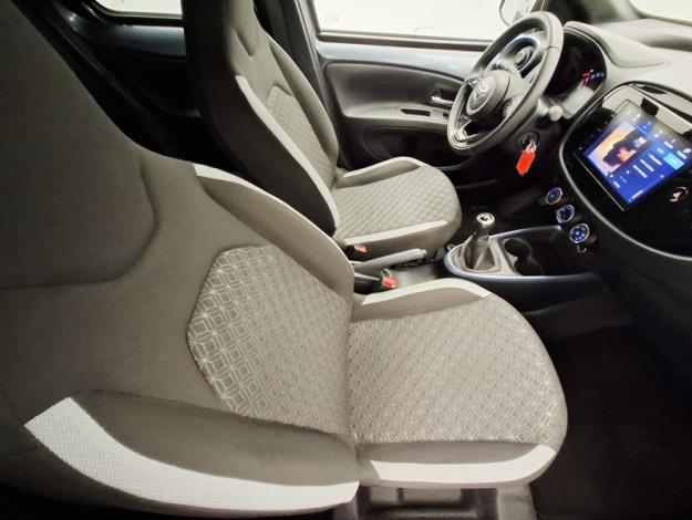 TOYOTA Aygo X 1.0 VVT-I 72 DESIGN  