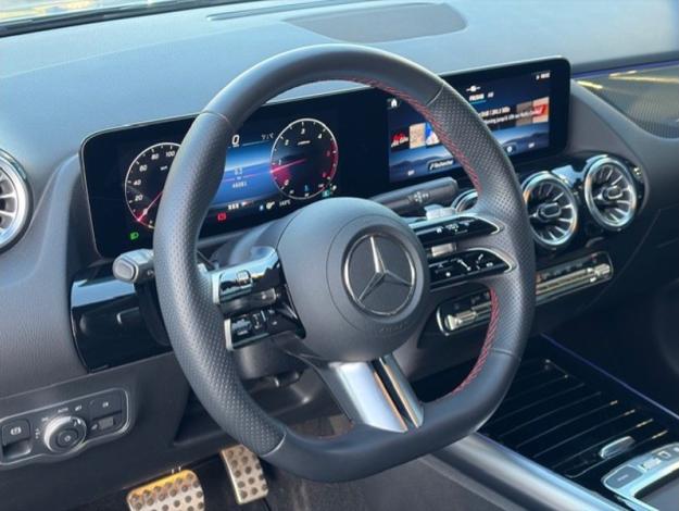 MERCEDES-BENZ GLA 180 d AMG Pack Night Pano  