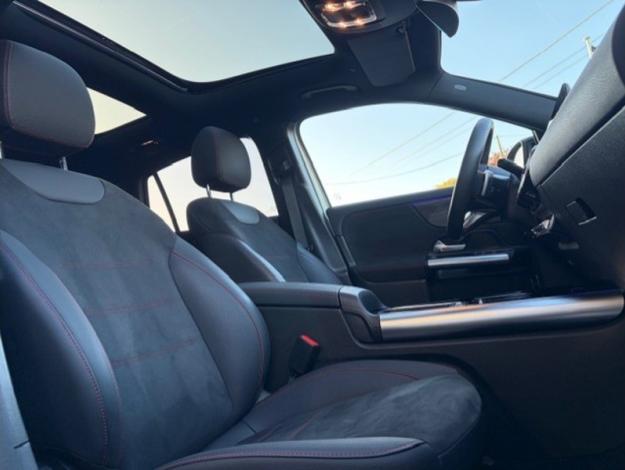 MERCEDES-BENZ GLA 180 d AMG Pack Night Pano  