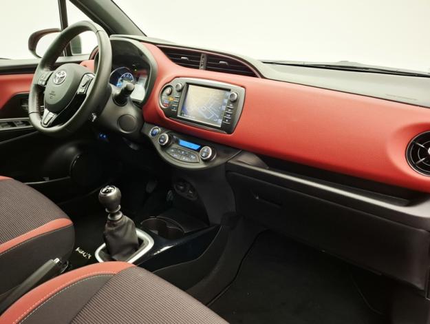 TOYOTA Yaris 1.5 110 VVT-I COLLECTION  