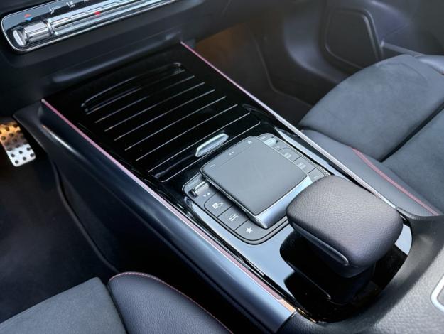 MERCEDES-BENZ GLA 250 e AMG Line  