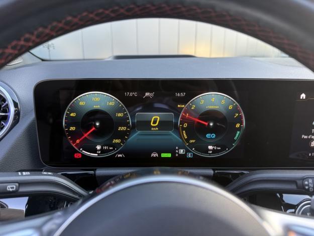 MERCEDES-BENZ GLA 250 e AMG Line  