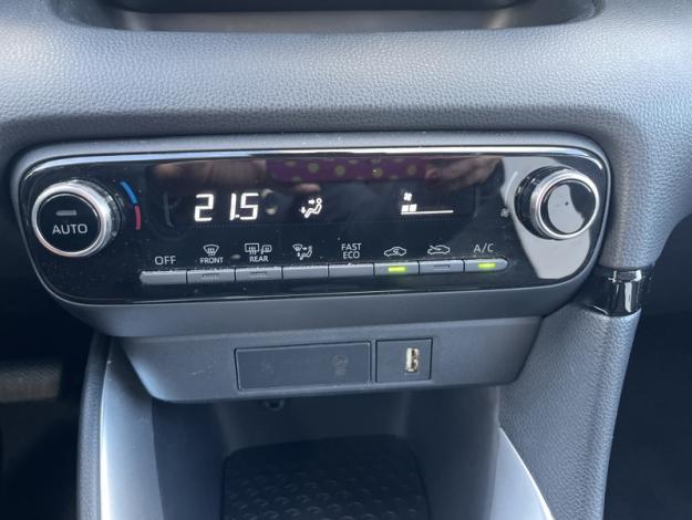 TOYOTA Yaris 116H DESIGN  
