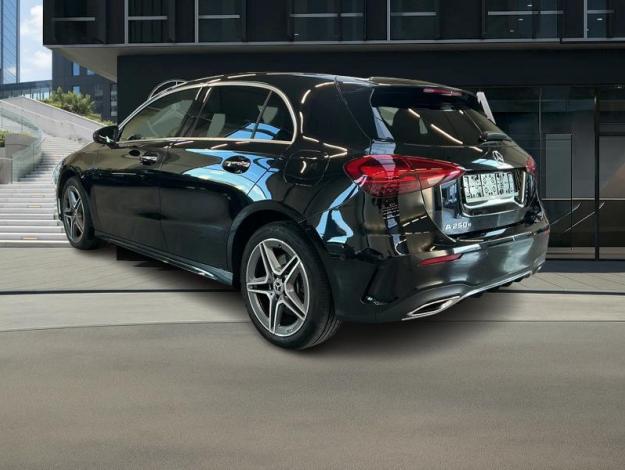 MERCEDES-BENZ A 250 e AMG Line  