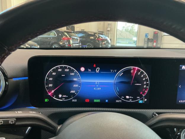 MERCEDES-BENZ A 250 e AMG Line  