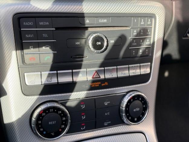 MERCEDES-BENZ SLC 180 AMG Pack Night Airscarf ILS  