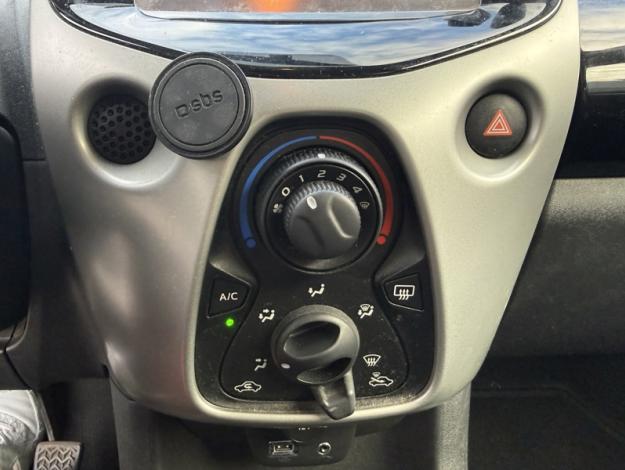 TOYOTA Aygo x-play  1.0 69 ch 