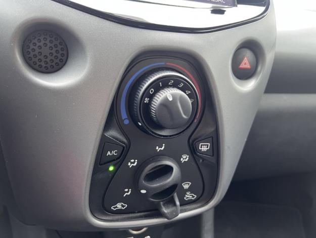 TOYOTA Aygo 1.0 69  X-PLAY  