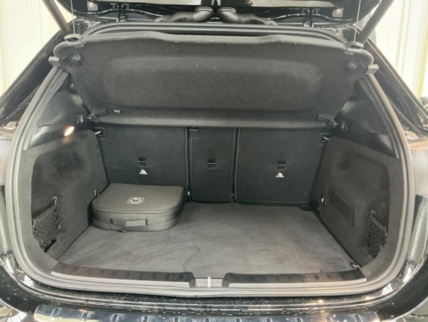 MERCEDES-BENZ GLA 250 e Luxury Line Attelage  