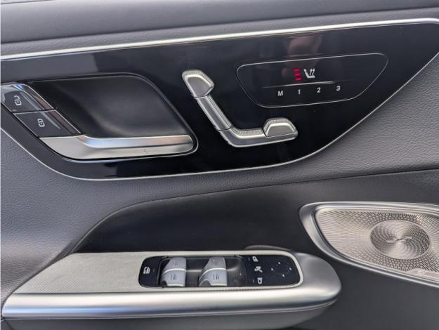 MERCEDES-BENZ GLC SUV GLC 300 e  Hybrid EQ 4MATIC AMG Line  GLC 300 e  Hybrid EQ 4MATIC AMG Line