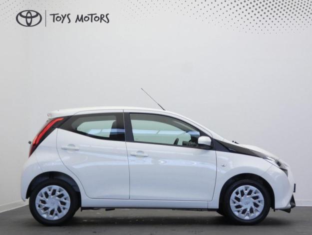 TOYOTA Aygo 1.0 VVT-i x-play  