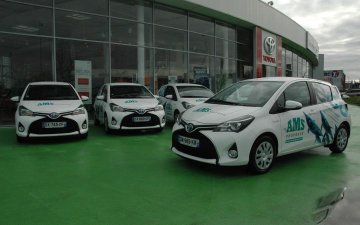 AMS Propreté, propriétaire de 6 Yaris HSD stickées à leur image.