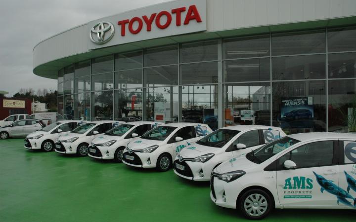 AMS Propreté, propriétaire de 6 Yaris HSD stickées à leur image.