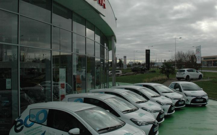 AMS Propreté, propriétaire de 6 Yaris HSD stickées à leur image.