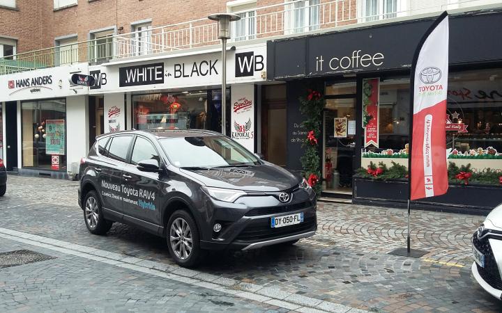 Des Toyota au marché de Noël de Dunkerque