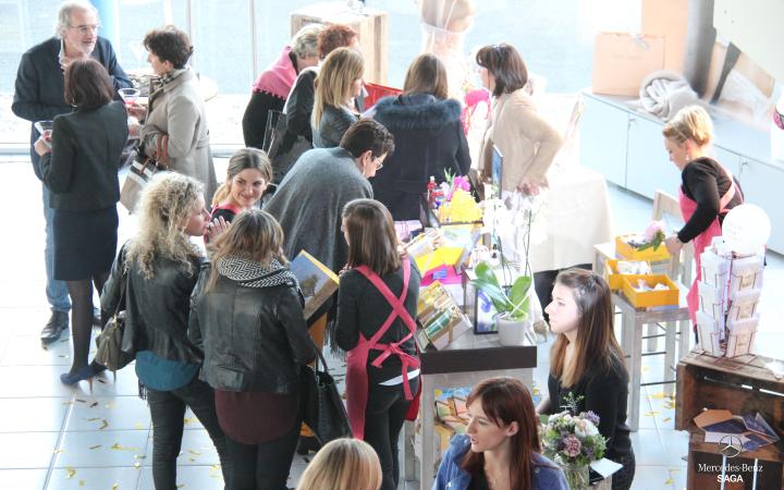 Des filles et la Mercedes SLC : Girls Only Angers