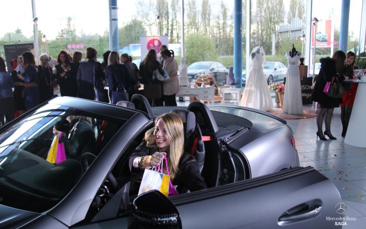 Des filles et la Mercedes SLC : Girls Only Angers