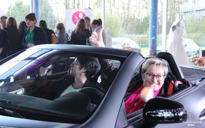 Des filles et la Mercedes SLC : Girls Only Angers