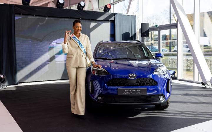 Miss France 2025 prend le volant de sa Yaris Cross