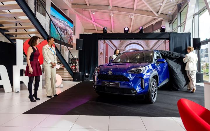 Miss France 2025 prend le volant de sa Yaris Cross