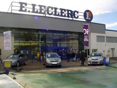 TOYS MOTORS la Rochelle - Rochefort invite ses clients à prendre le goûter...